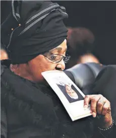  ??  ?? ► Winnie Mandela en el funeral de su ex esposo Nelson Mandela, en diciembre de 2013.