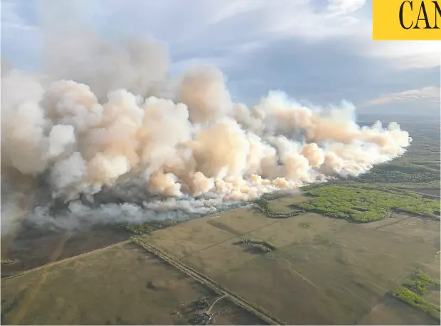  ?? ALBERTA WILDFIRE SERVICE / AFP VIA GETTY IMAGES ?? Smoke from out-of-control wildfires is seen in the Grande Prairie forest area, east of the Alberta town of Teepee Creek.