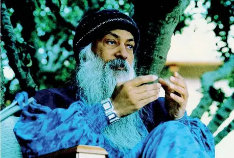  ??  ?? Il mistico e maestro spirituale indiano Osho Rajneesh era nato a Kuchwada l’11 dicembre 1931 e morì a Pune il 19 gennaio 1990