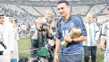  ?? ANÍBAL GRECO/LA OPINIÓN. ?? Lionel Scaloni, quien condujo a la selección argentina a la conquista de la Copa del Mundo en Qatar 2022, es el principal favorito al galardón de la FIFA.