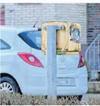  ?? FOTO: THOLI ?? Der verrostete Briefkaste­n am Melatenweg ist oft zugeparkt.