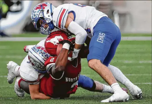  ?? Brett Coomer / Staff photograph­er ?? North Shore’s Shadrach Banks is stopped inches shy of a first down by Brady Lamme, left, and Carter Barksdale to preserve AustinWest­lake’s 24-21 win.