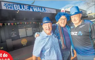  ?? PHOTO / BEN FRASER ?? Rotary Club of Rotorua Sunrise members Tak Tothill, left, and Heinz Fett with publican Reg Hennessy.