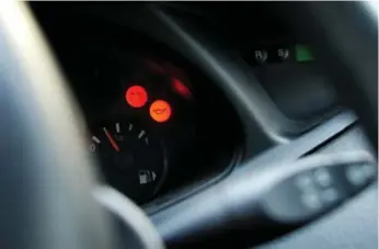  ?? ISTOCK ?? Warning lights about the oil pressure, engine overheat, engine coolant and brakes require immediate attention.