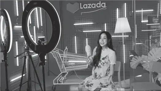  ?? ZHAO JINGNAN / CHINA NEWS SERVICE ?? Television hostess Rungnapa Nuymuang promotes Chinese products by livestream­ing on the Lazada platform in Bangkok, Thailand.