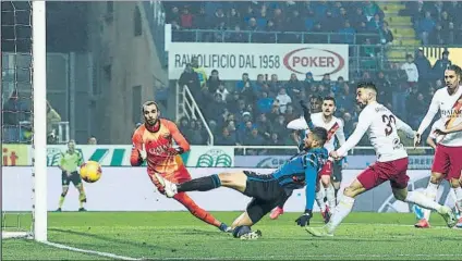  ?? FOTO: EFE ?? Palomino, que falló en el gol de Dzeko, enmendó su error para poner el 1-1 en el marcador