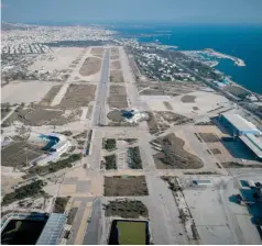  ??  ?? Θέμα ημερών αποτελεί πλέον η έναρξη των πρόδρομων εργασιών στο παλιό αεροδρόμιο του Ελληνικού.