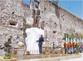  ??  ?? El edil Juan Manuel Diez encabeza la ceremonia.