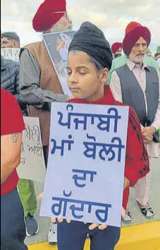  ?? HT PHOTO ?? NRIS demonstrat­ing against Punjabi singer Gurdas Maan outside the venue of his show at Abbotsford, Canada on Saturday