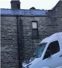  ??  ?? ●● A van was damaged as part of the building roof collapsed