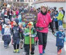  ??  ?? Fröhlich mit dabei waren die Albstrolch­e des Dächinger Kindergart­ens.