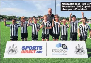  ??  ?? Newcastle boss Rafa Benitez with boys’ Foundation 1892 Cup winners Cambois and girls’ champions Ponteland