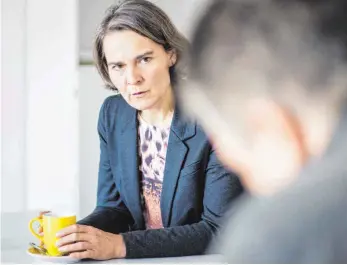  ?? FOTO: MARK HILDEBRAND­T ?? Elisabeth Kugel nimmt im Gespräch mit der Schwäbisch­en Zeitung Stellung – sei es zu ihrem Wahlkampf, dem Wahlabend oder auch zu dem, was sie als Erstes umsetzen will.