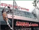  ??  ?? Los exteriores del Staples Center.