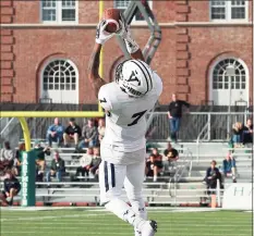  ?? Yale University Athletics ?? Yale University senior wide receiver Melvin Rouse makes a catch against Dartmouth.