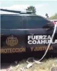  ??  ?? Choque. La patrulla de Fuerza Coahuila presuntame­nte no respetó el alto.