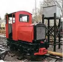  ?? ?? Hibberd Planet 4wDM No.2201 of 1939 being shunted at the Devon Railway Centre at Bickleigh. JOHN BRINSFORD