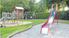  ?? FOTO: BAUCH ?? Der sanierte Spielplatz an der Brahmsstra­ße wird gut von den Röhlinger Kindern angenommen.