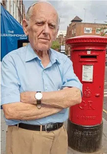  ??  ?? Poor service: David Lloyd at his local postbox