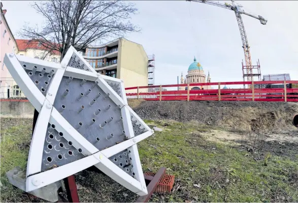  ??  ?? Dieses Grundstück an der Potsdamer Schloßstra­ße ist seit Jahren für den Bau der Synagoge reserviert.