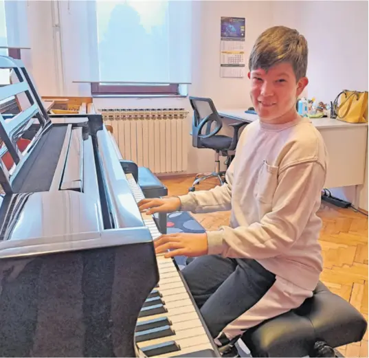  ?? ?? ZA ALEKSANDRA MIRKA KLAJIĆA (12) učiteljica klavira i solfeggia kaže da kada je vidjela koliko je talentiran, odlučila je raditi s njim po svim pravilima