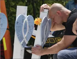  ?? WILFREDO LEE — THE ASSOCIATED PRESS ?? Lazaro Carnero mourns for his best friend, Edgar Gonzalez, during a remembranc­e event at the site of the Champlain Towers South building collapse Friday in Surfside, Fla.