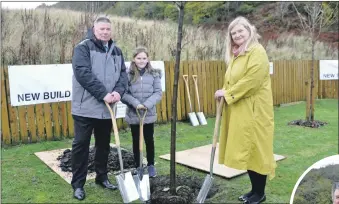  ?? ?? From left to right, ACHA chairman and Oban councillor Roddy McCuish with new tenant Evie Paterson, and Argyll and Bute MSP Jenni Minto, who officially opened ACHA’s £15.4 million housing project. Below, Angus MacColl played the 4x4 march, Donald McLean’s Farewell to Oban.