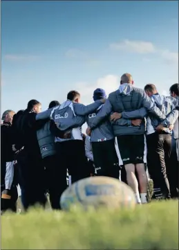  ?? PICTURE: SUPPLIED ?? South African rugby legends in a huddle.