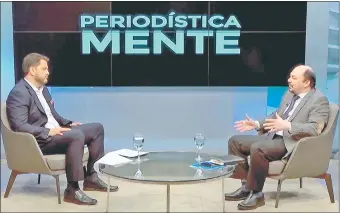  ??  ?? Guillermo Domaniczky, en el programa Periodísti­camente de ABC TV, con el nuevo titular de Aduanas, Julio Fernández, en el que este divulgó que detectaron escuchas telefónica­s.