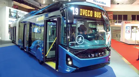  ?? ?? Il modello
Uno de bus elettrici realizzati nel 2019 dall’Iveco a zero impatto ambientale Adesso i nuovi mezzi saranno prodotti nello stabilimen­to di Foggia