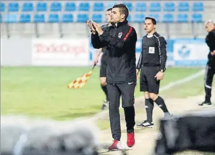  ?? FOTO: ALBERTO MOLINA / ATLÉTICO ?? Elogios a su rival Manolo Cano destacó el peligro que supone el excelente juego de ataque de los de Solabarrie­ta