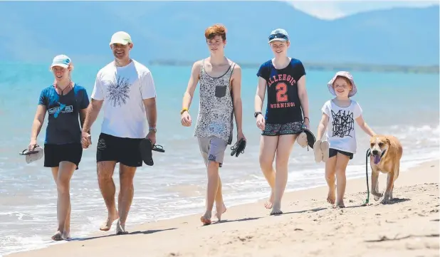  ?? Picture: MARC McCORMACK ?? BEACHED: Jeanette Porter with husband Mark and children Jack, 15, Tia, 13, Jade, 6, and their dog Rusty, of Townsville, enjoy a day at Yorkeys Knob.