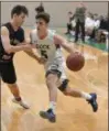  ?? GENE WALSH — MEDIANEWS GROUP ?? Dock’s Jackson Scialanca drives to the basket against Holy Ghost.