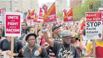  ?? BLOOMBERG ?? Counterpro­testers chant and hold signs during the Unite the Right 2 rally in Washington, DC on Sunday.