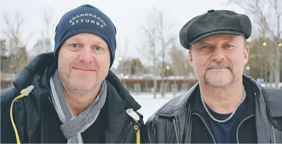  ?? FOTO: ANNA WETTERGÅRD ?? BRANDMÄN. Ove Engelkrans och Magnus Sjöholm tycker att det strider mot lagen att väktare ska larmas ut för att släcka bränder.