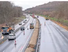  ?? NGZ-FOTO: G. SALZBURG ?? Seit 2017 arbeitet der Landesbetr­ieb Straßen.nrw an der Autobahn 540. Der aktuelle Abschnitt soll Ende März abgeschlos­sen werden.