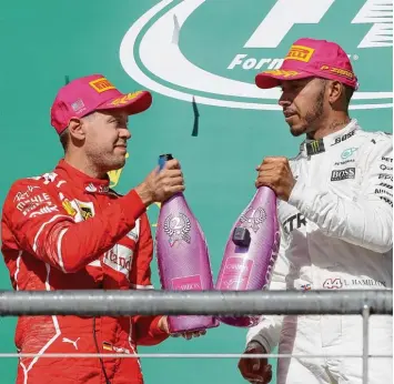  ?? Foto: Clive Mason, afp ?? Sebastian Vettel und Lewis Hamilton begegneten sich in dieser Saison nicht wirklich auf Augenhöhe. Meistens hatte der Merce des Fahrer die Vorteile auf seiner Seite.
