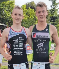  ?? FOTO: ILKA DIENER ?? Valentin Wernz (links) und Eric Diener (rechts) von den Tuttlinger Sportfreun­den nach dem Kaiserstuh­l-Triathlon.