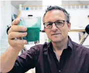  ?? ?? I’ll drink to that: Michael Mosley attempts to train his own body to respond to a vile-tasting green drink