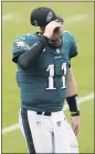  ?? LAURENCE KESTERSON — THE
ASSOCIATED PRESS ?? The Eagles’ Carson Wentz walks off the field after a game against the Bengals on Sunday in Philadelph­ia.