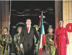  ?? ?? Nuevo León. Aunque la lluvia suspendió momentánea­mente los festejos, el gobernador Samuel García cumplió con el acto ante la abarrotada Explana de los Héroes.