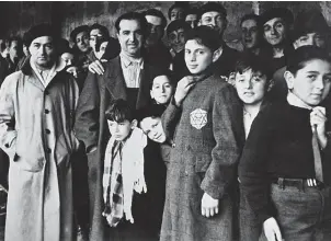  ?? צילום: אי.אף.פי ?? יהודים במשלוח מדראנסי, יולי 1942