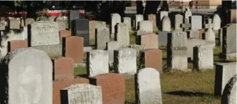  ?? JOEL EASTWOOD/TORONTO STAR ?? Plots in Toronto cemeteries are getting more costly as land fills up and low interest rates squeeze upkeep funds.