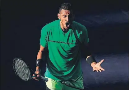  ?? CLIVE BRUNSKILL / AFP ?? Nick Kyrgios celebra un punto durante su partido de octavos de final ante Novak Djokovic