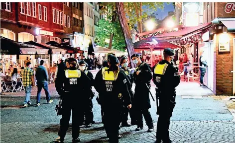  ?? FOTO: WOLFGANG HARSTE ?? Die Polizei könnte künftig in der Altstadt ein Waffenverb­ot durchsetze­n, der Polizeiprä­sident hat das befürworte­t.