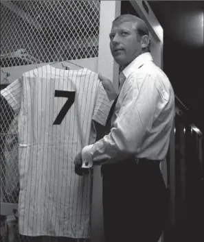  ?? ASSOCIATED PRESS FILE PHOTO ?? New York’s Mickey Mantle hangs up his uniform in June 1969 in the Yankee Stadium locker-room.