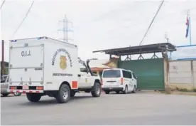  ?? ARCHIVO LN ?? El cuerpo del extranjero fue trasladado por la Policía Judicial al Complejo de Ciencias Forenses, en San Joaquín de Flores.