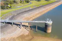  ?? Photo / Brett Phibbs ?? The water level at this Waita¯keres reservoir three weeks ago tells its own story.