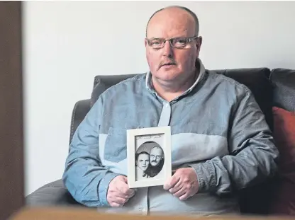  ?? Picture: Tina Norris. ?? Allan Bryant Sr with a photograph of his son, Allan, who disappeare­d in 2013.