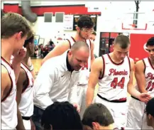  ?? LARRY GREESON / For the Calhoun Times ?? Sonoravill­e coach Brent Mashburn (center) talks to his team during a timeout in the second half on Saturday.